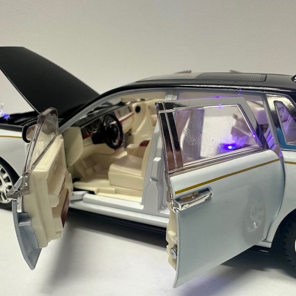 1:24 Rolls-Royce Phantom Metal Diecast BLACK WHITE WITH LEDS Roll-Back - Picture 9 of 14